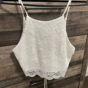 Lulu’s white cropped tank top